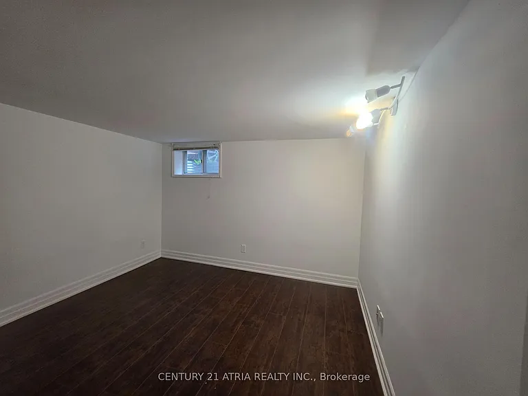 18 Grandview Ave #LOWER — Photo 5