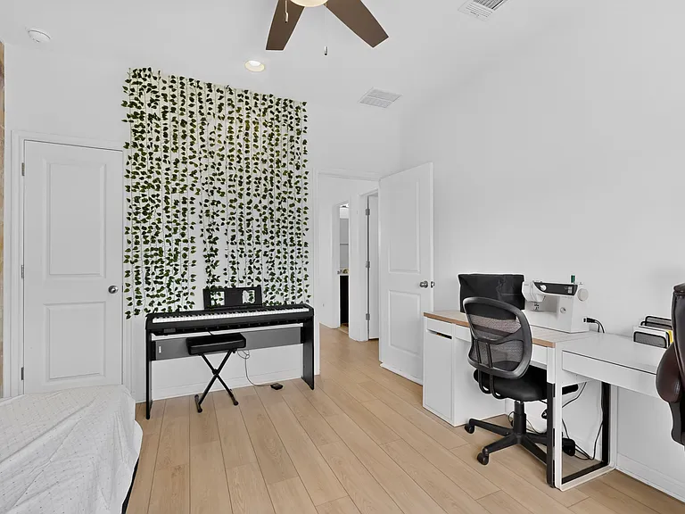 1900 Vinaros Ct — Photo 35