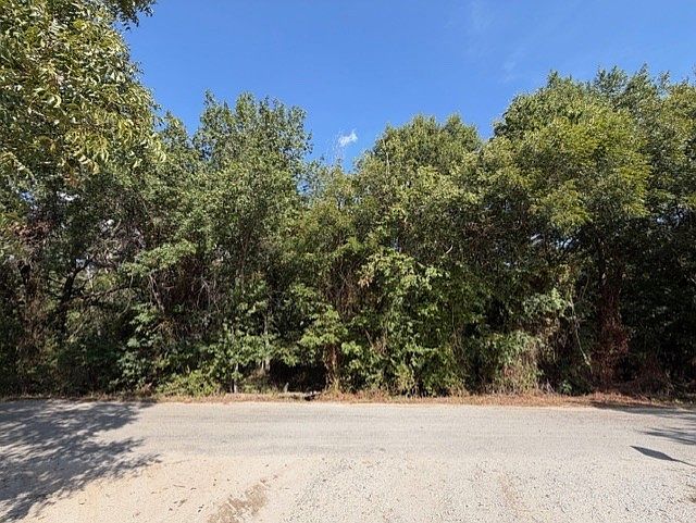 2nd image of 900 Dill Rd