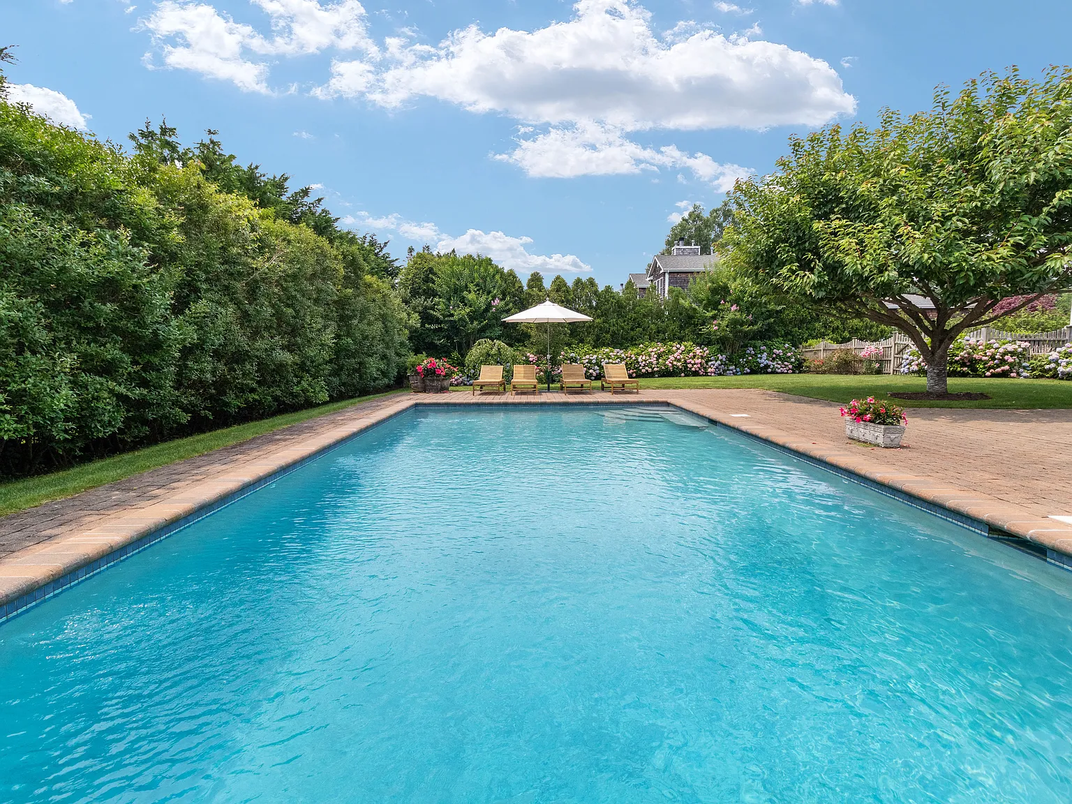Stately traditional home with open floorplan and private pool — Photo 2