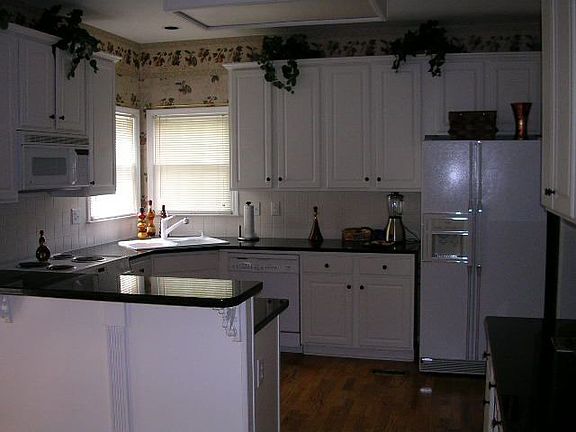 4th image of 142 Windsong Dr
