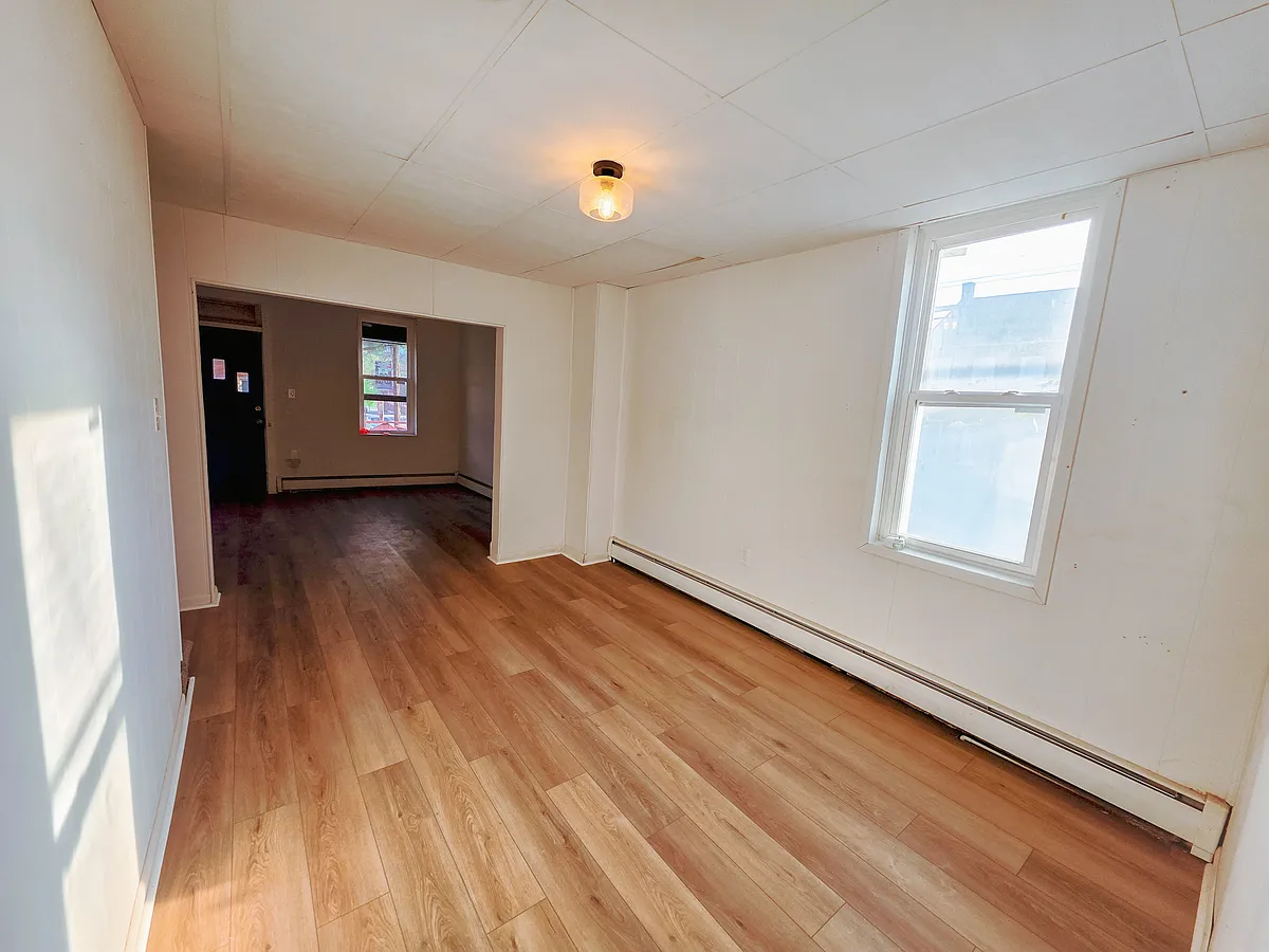 Building Photo - 852 Blunston St
