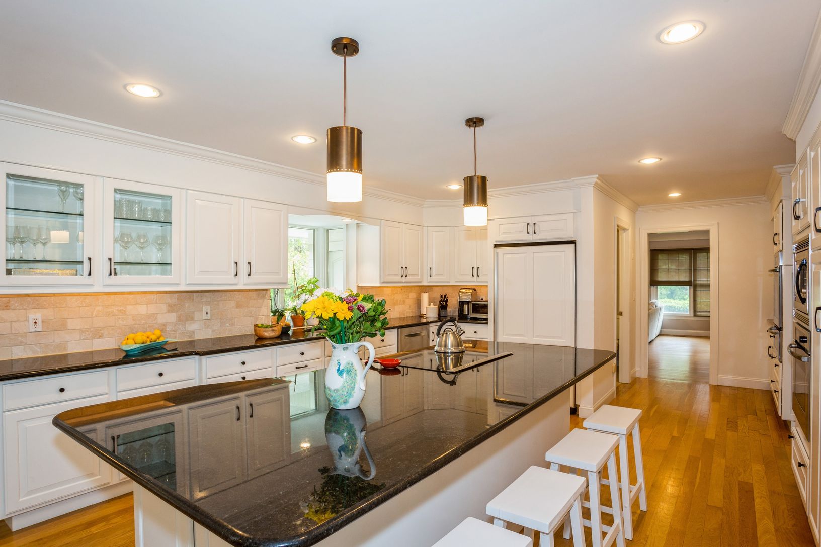  Huge open plan kitchen