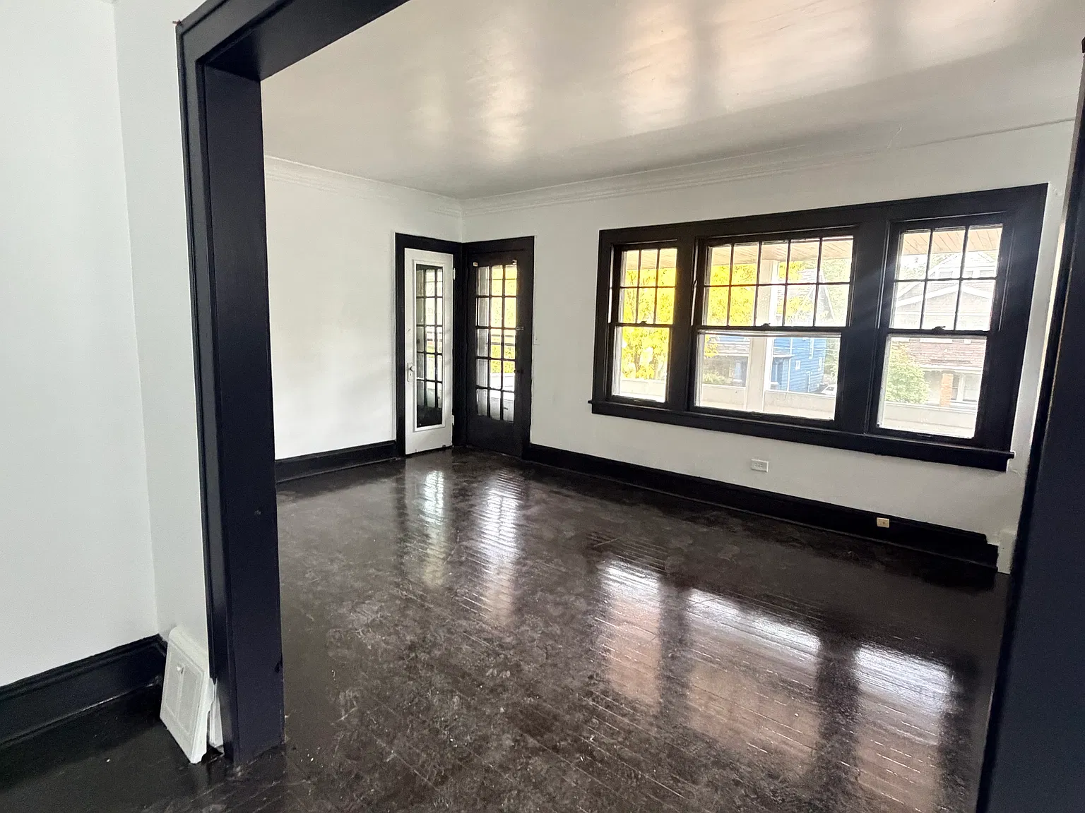 3 bed, $1,400 — Photo 2