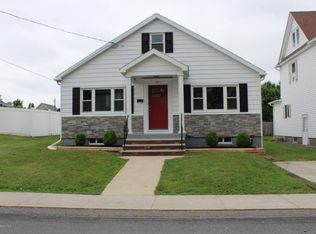 517 E Warren St, Dunmore, PA 18512