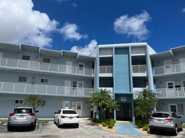 1st image of 2309 Park Ln APT 303