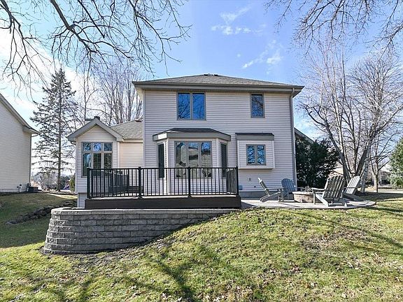 3rd image of 523 Acadia Way