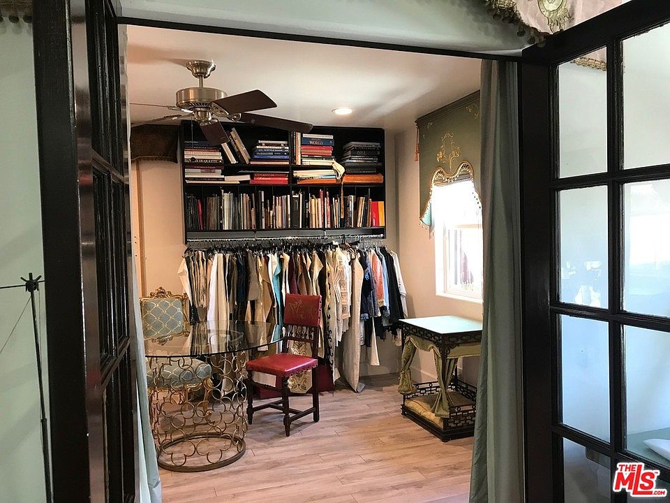 2nd image of 4810 Venice Blvd