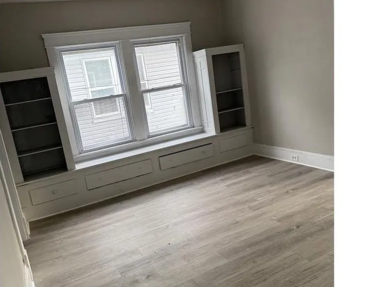 11903 Fairport Ave — Photo 5