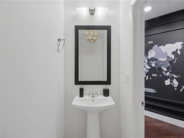 1080 Peachtree St NE #1411 — Photo 9