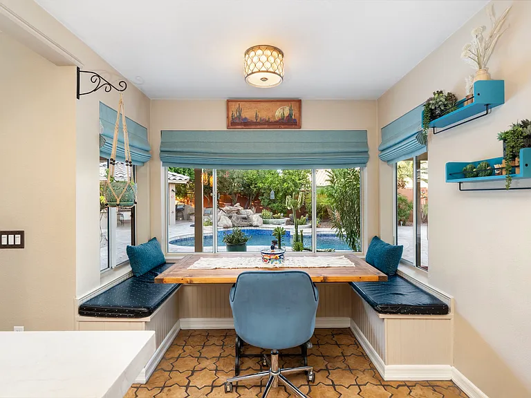 372 W Amoroso Dr — Photo 105