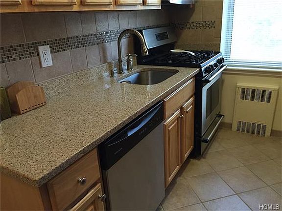 3rd image of 247 Parkview Ave APT 2L