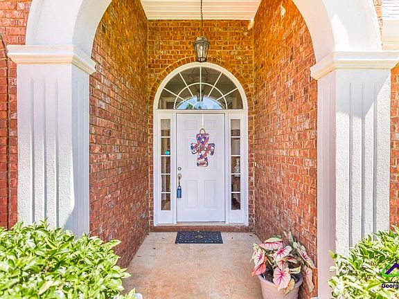 4th image of 608 Twelve Oaks Dr