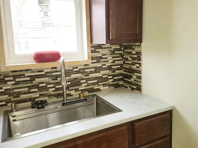 25 Woodlawn Ave #5 — Photo 11