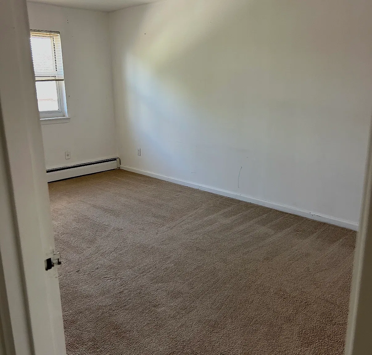 3 bed, 1000 sqft, $3,000 — Photo 3