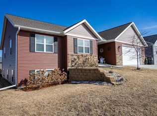 2125 Huntington Park Dr, Reedsburg, WI 53959