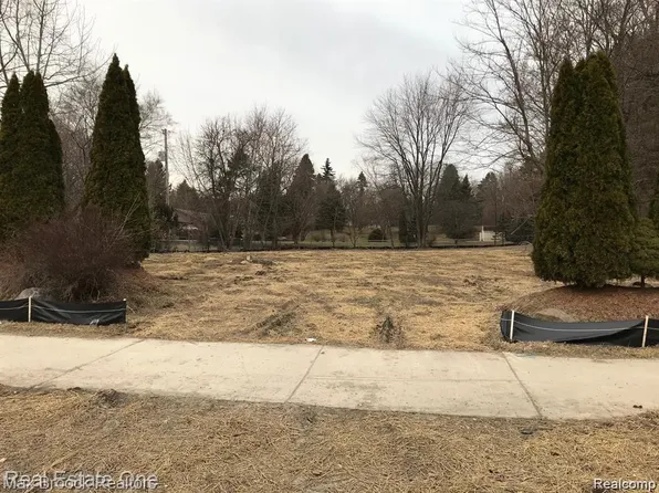 5570 Greer Rd, West Bloomfield, MI 48324