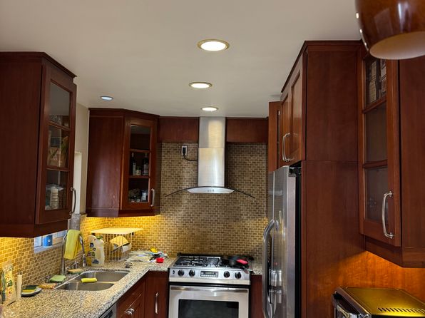 1154 S Barrington Ave APT 117