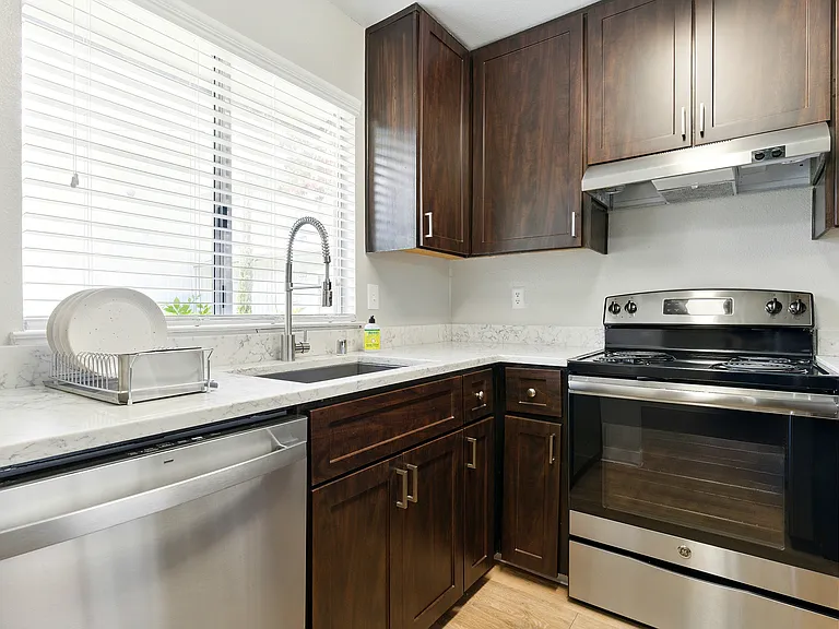 The Grove Luxury Apartments — Photo 36