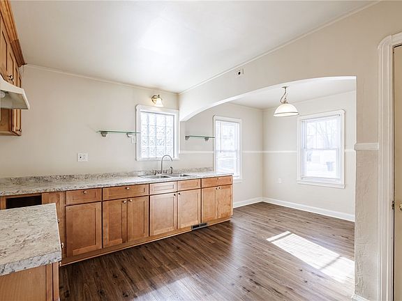 4th image of 1975 Titus Ave