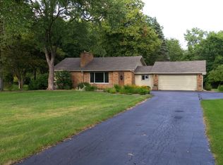 28126 Wildwood Trl, Farmington Hills, MI 48336
