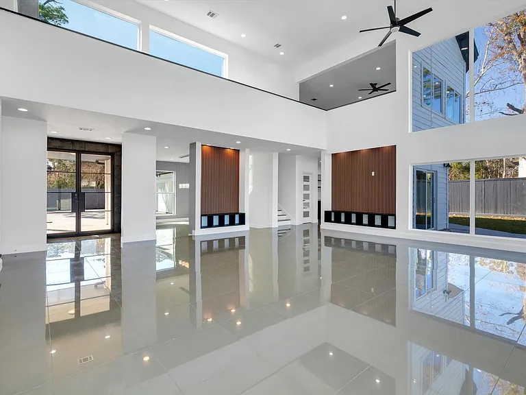 12564 Memorial Dr — Photo 14