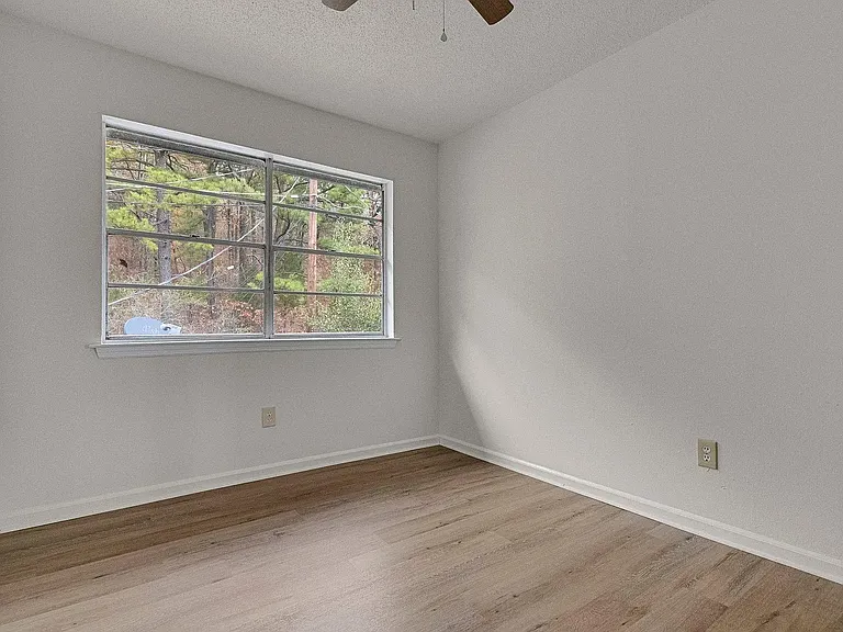 2605 W 58th St #8 — Photo 10