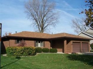 212 Golfview Dr, Schererville, IN 46375