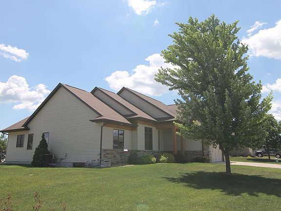 3rd image of 315 Locust Dr