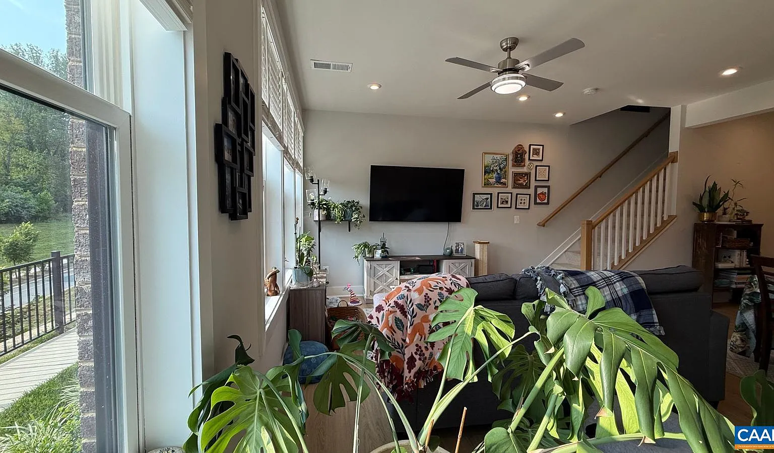 3 bed, 2.5 bath, 1625 sqft, $2,450 — Photo 2
