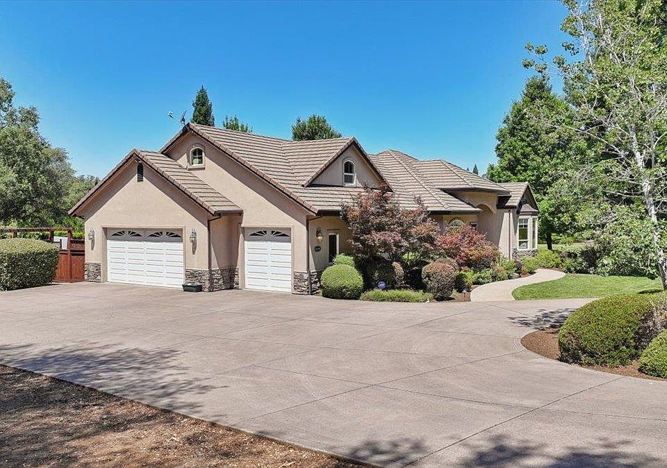1st image of 13700 Blackwood Way