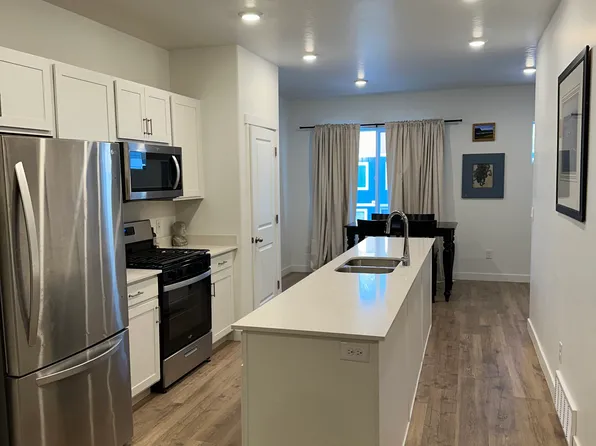982 E Drifter Ln, Saratoga Springs, UT 84045