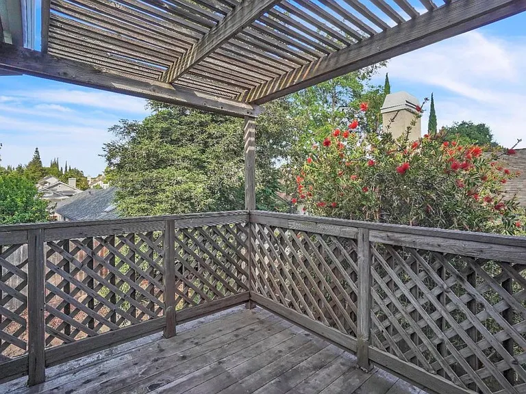 719 Raven Dr — Photo 10