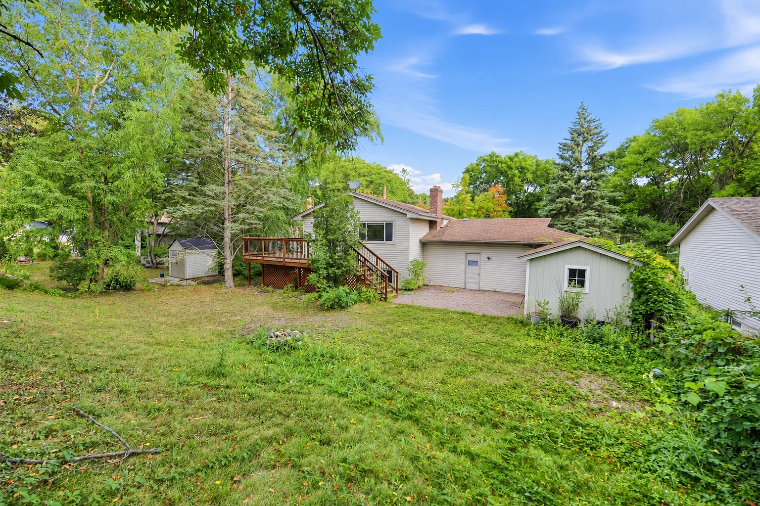5 bed, 1860 sqft, $3,555 — Photo 4