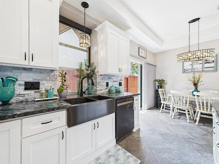 203 Las Brisas St — Photo 17