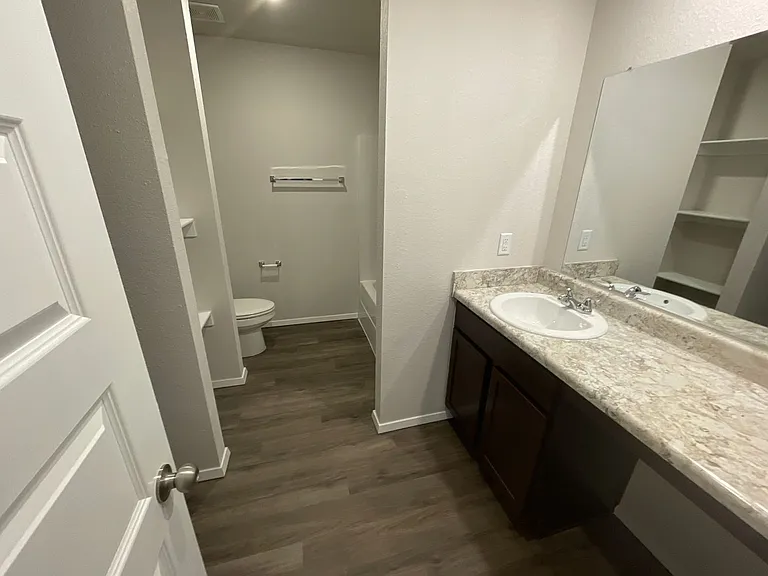 1703 Loveland St — Photo 11