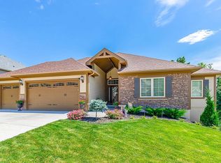 9753 Apple Blossom Ln, Parkville, MO 64152