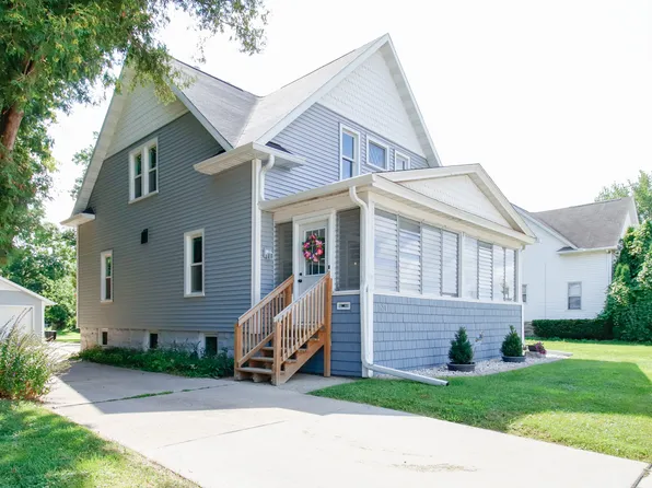1658 Oregon St, Oshkosh, WI 54902
