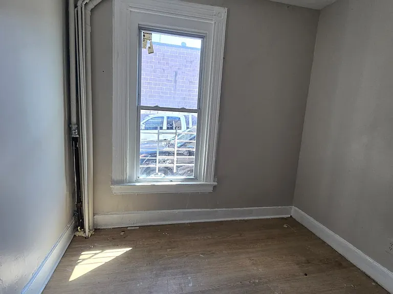 240 William St #1A — Photo 8