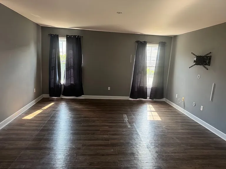 1014 Helm Ln — Photo 3