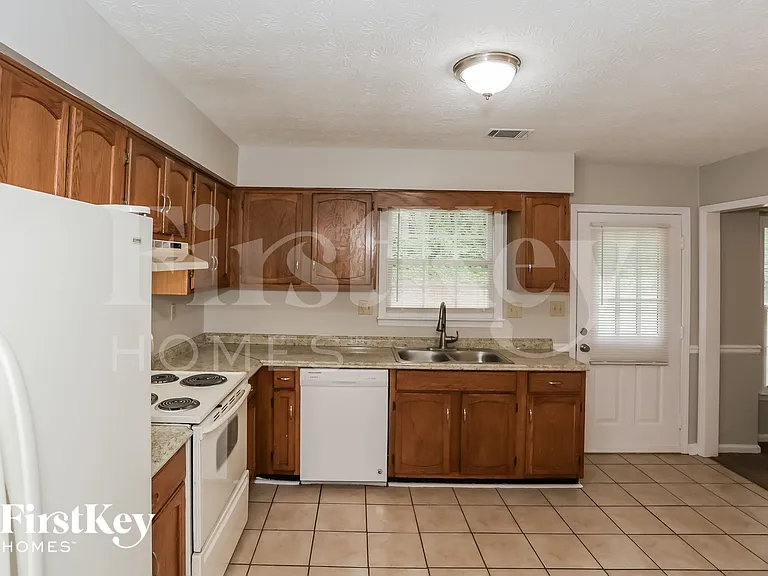 3900 Hadley Farm Dr — Photo 6