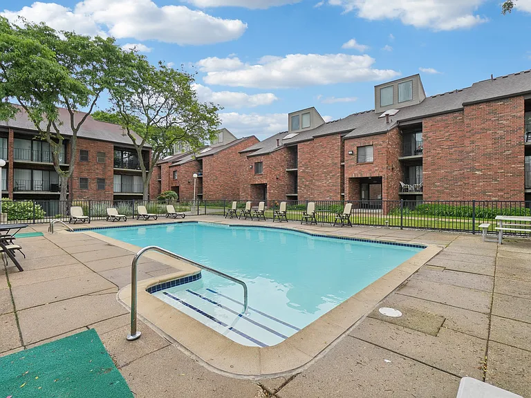Palms East Apartments — Photo 47