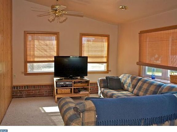4th image of 920 Harper Ave