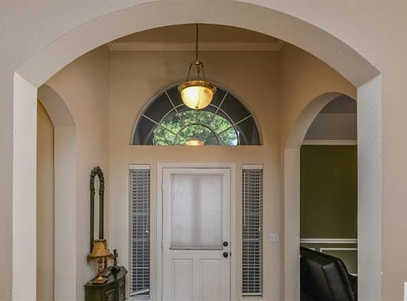 2nd image of 1809 Parkwood Dr