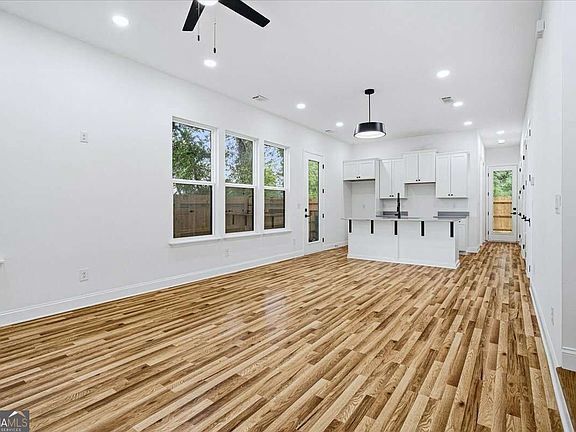 5th image of 1314A Dorsey St SW