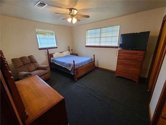 5th image of 128 Ashley St