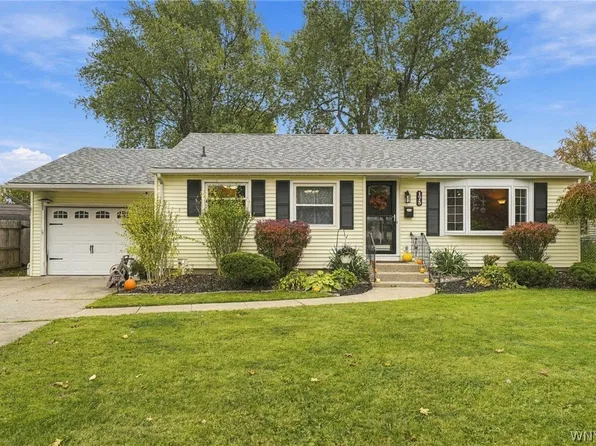 173 Coronation Dr, Amherst, NY 14226
