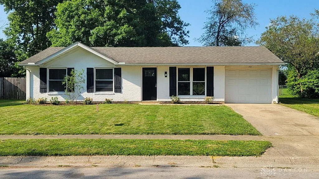 140 Regency Dr photo 1