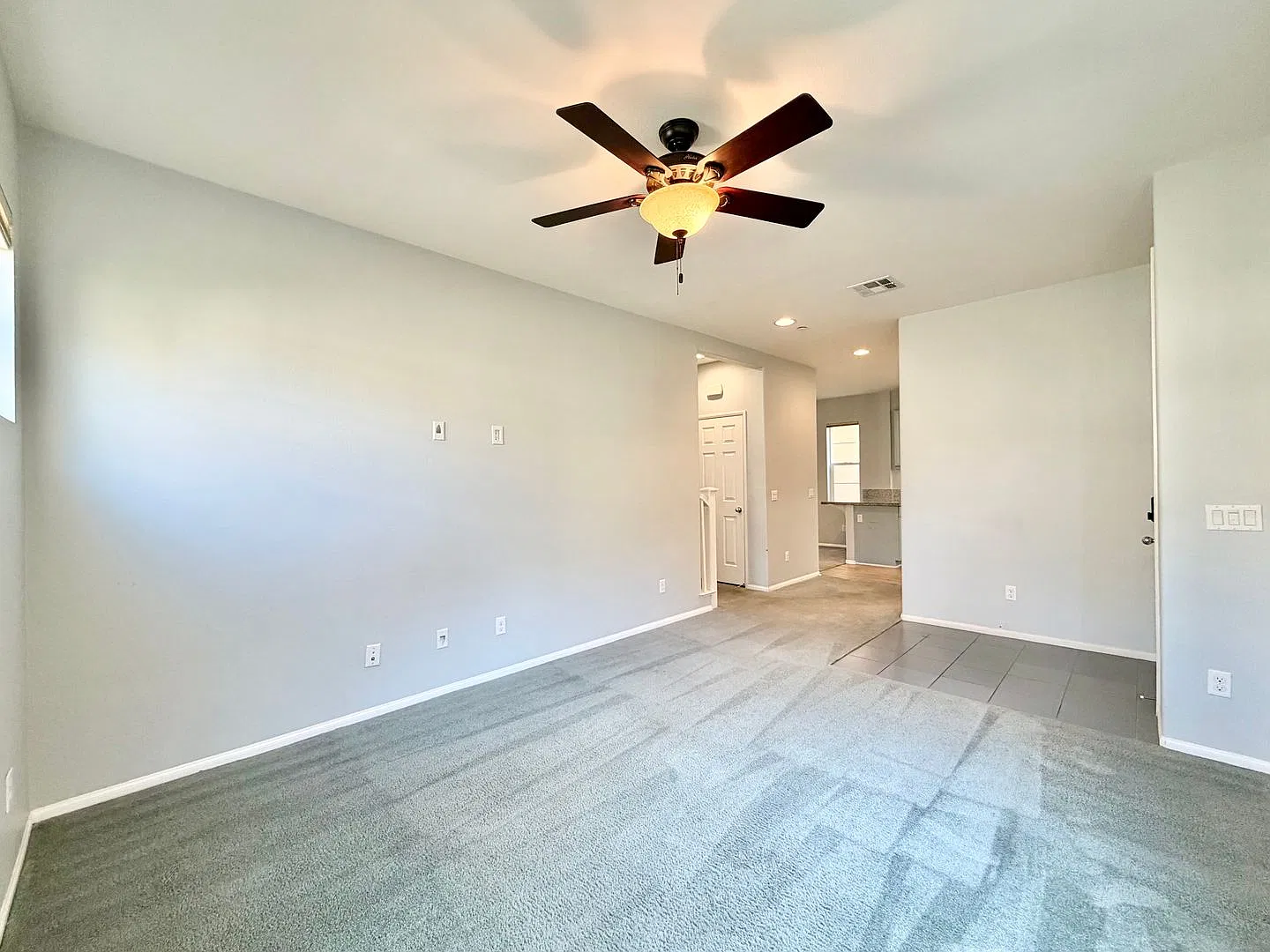 Available Now Beautiful 3 Bedroom 2.5 Bathroom Home In Spanish Walk Community In Palm Desert — Photo 4