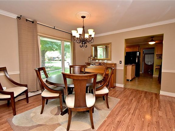 4th image of 14 Beverly Dr